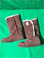 FUR LINED BOOTS SIZE 6
