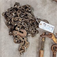 17 ft. Chain w 2 hooks