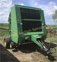 John Deere 535 round baler . Field ready