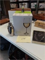 Plastic wine glasses in box (only 2), wine