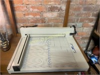 Commercial size paper cutter-Hardware