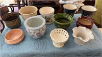 Group of 11 flowerpots, all medium round size