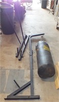 EVERLAST PUNCHING BAG W/ STAND