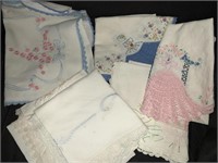 LOT OF VINTAGE CROCHETED LINENS