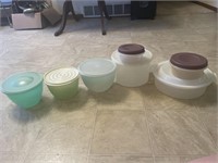 plastic containers with lids