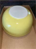 Pyrex Yellow 4-Quart Mixing Bowl