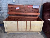 Lane cedar chest. Lid & hardware are intact. 21 x