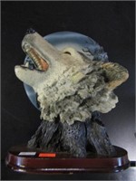 RESIN WOLF STATUE