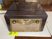 VINTAGE ADMIRAL RADIO AND RECORD PLAYER