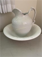 Large vintage wash basin & pitcher