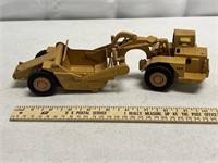 Ertl 631E Model Scraper Toy