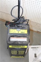 CHARGE IT! 12/24V Battery Charger & Engine Starter