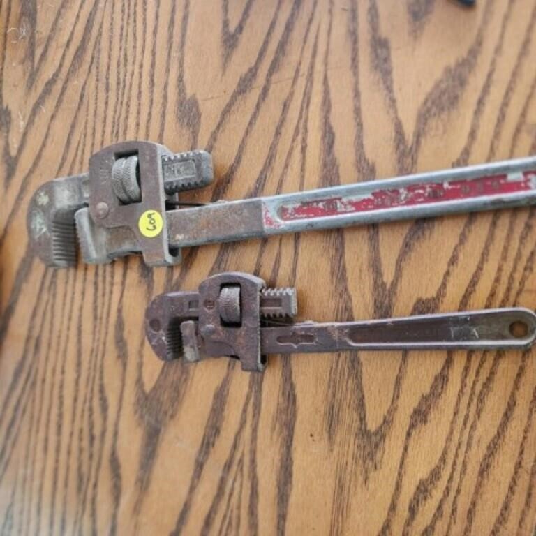 2 Pipewrenches