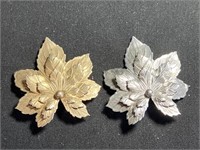 2 vintage metal maple leaf pins, 1 Gond tone & 1