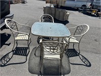 Patio Dining Table Bubbled Glass w/4 Chairs