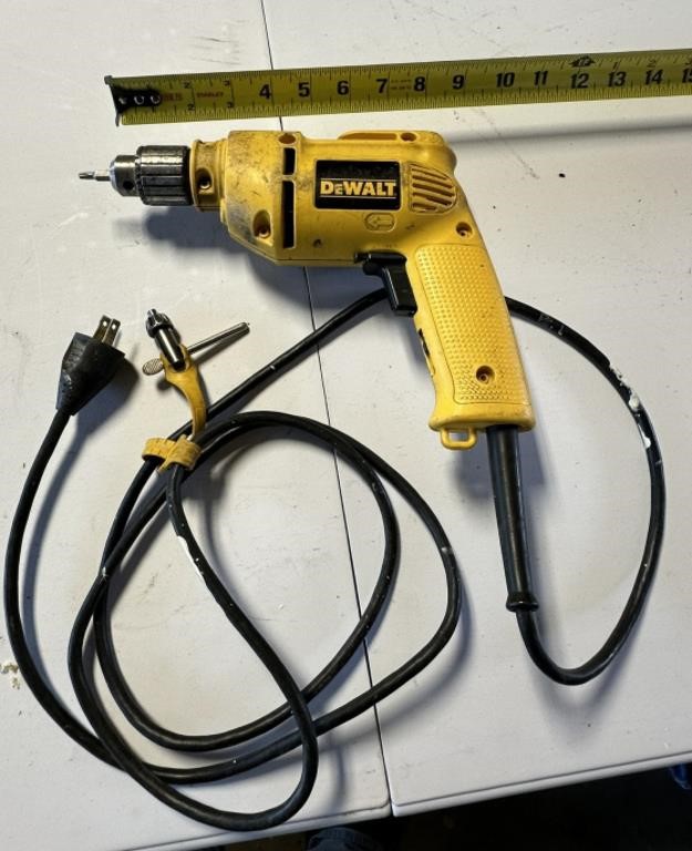 DeWalt 3/8" drill (Corded) works