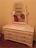 White 6-dr dresser & mirror USA