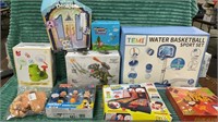 1 LOT ASSORTED TOYS INCLUDING WATER BASKETBALL,