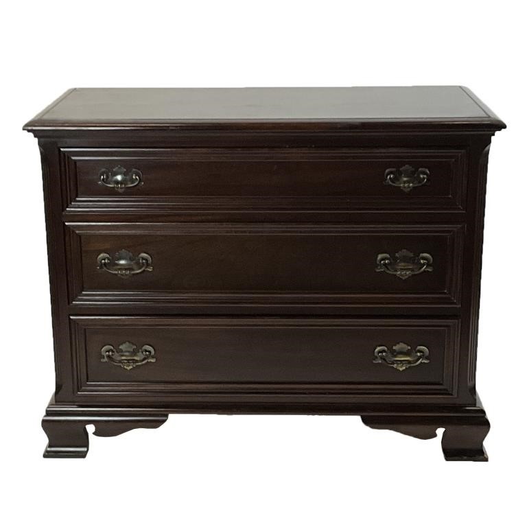 GIBBARD MAHOGANY CHEST OF DRAWER