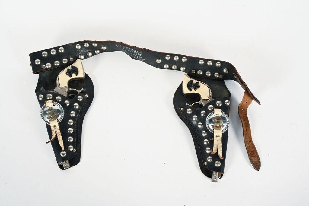 PAIR OF HOPALONG CASSIDY CAP GUNS WITH HOLSTER