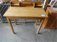 Child's desk - 32" x 19" x 31" - top separating