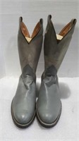 Size 9 B cowboy boots