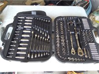 Husky 185 piece mechanics tool set box has wear,
