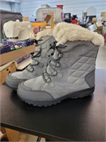 Columbia winter boots size 5