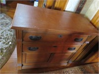 COMMODE 2 DRAWERS AND CABINET