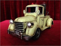Tin Art 1928 Tow Truck Model