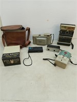 Lots of assorted vintage cameras