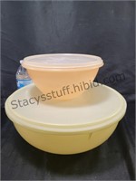 Older Tupperware Bowls Good Cond