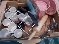 Box of Kitchen Items Miscellaneous