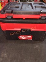 Milwaukee M18 Packout 2.5 Gallon Wet Dry Vacuum