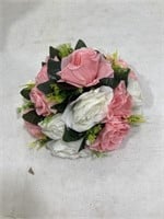 10 pcs. Of pink land White Roses in bouquet