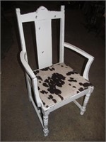 White armchair w. covered seat