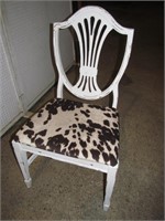 White shield back chair w. covered seat