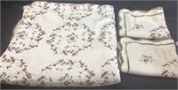 OFF WHITE SCALLOPED EDGE FLORAL BEDSPREAD w 2