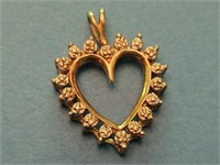 10k gold & diamond heart pendant. Total wt 3 g