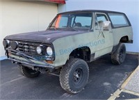 1975 Dodge Ramcharger 4x4 w/ Removable Top