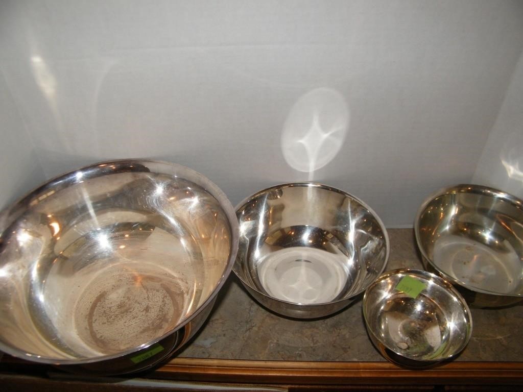 SET OF 4 SILVER PLATE BOWLS, LARGEST IS 12"