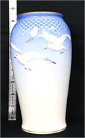 Vintage Bing & Grondahl seagull 8.5in vase