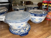 2 Temptations old world blue bowls w lids