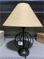 BLACK METAL LAMP WITH SPECKLED LAMPSHADE