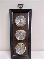 Thermometer / barometer / humidity gauges