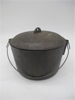 MADE IN USE CAST IRON W/ LID, 7H
