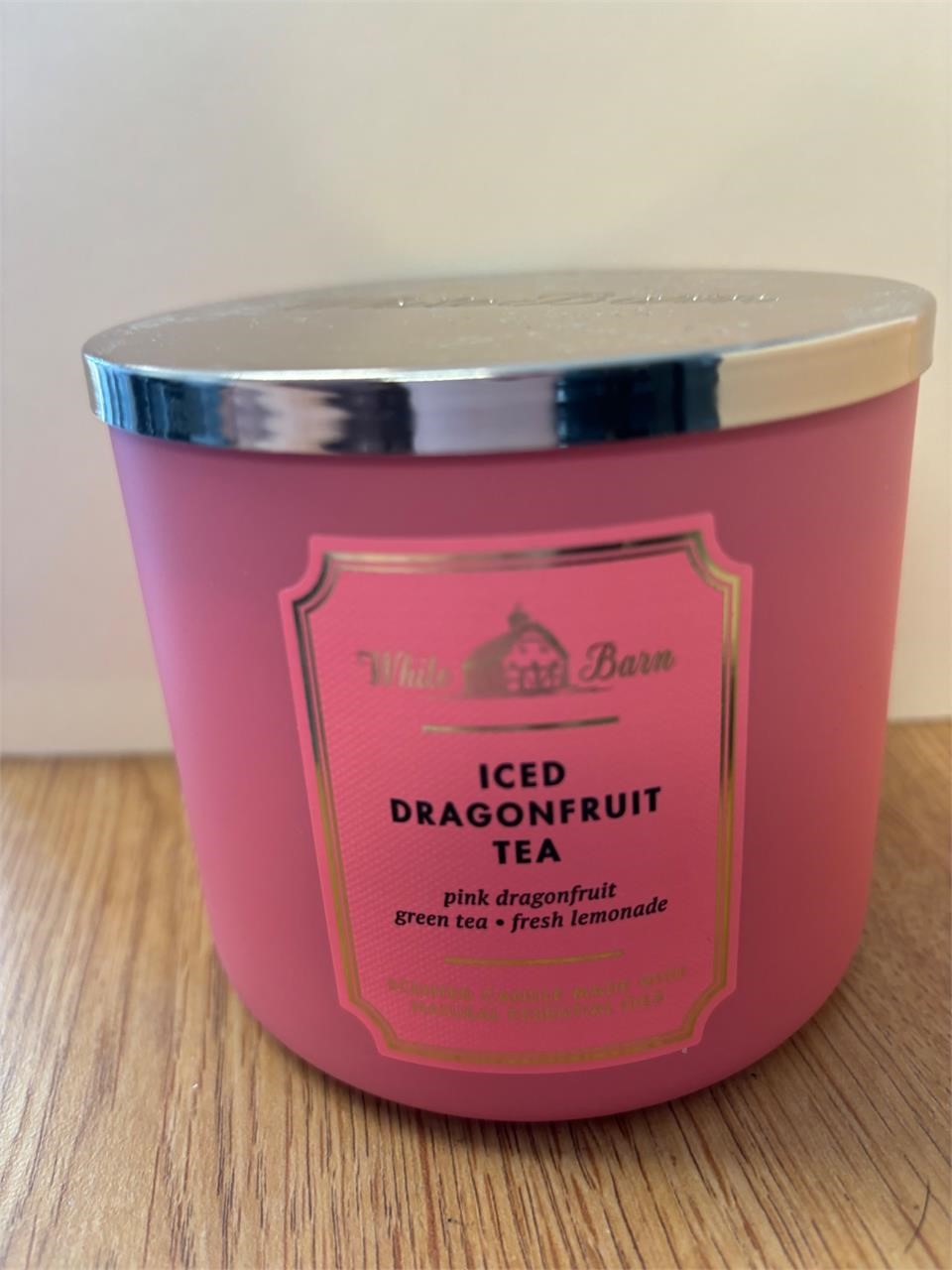 White Barn Candle 14.5 oz  iced dragonfruit tea