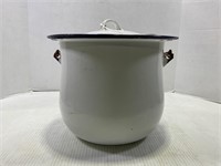 ENAMELWARE CHAMBERPOT WITH LID