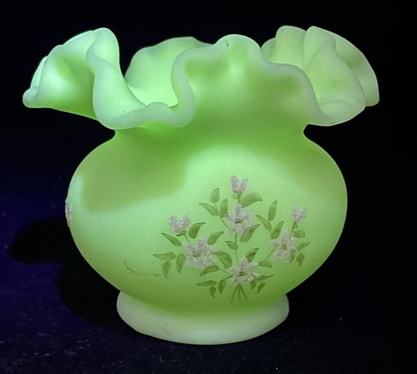 Fenton uranium custard glass ruffle edge vase