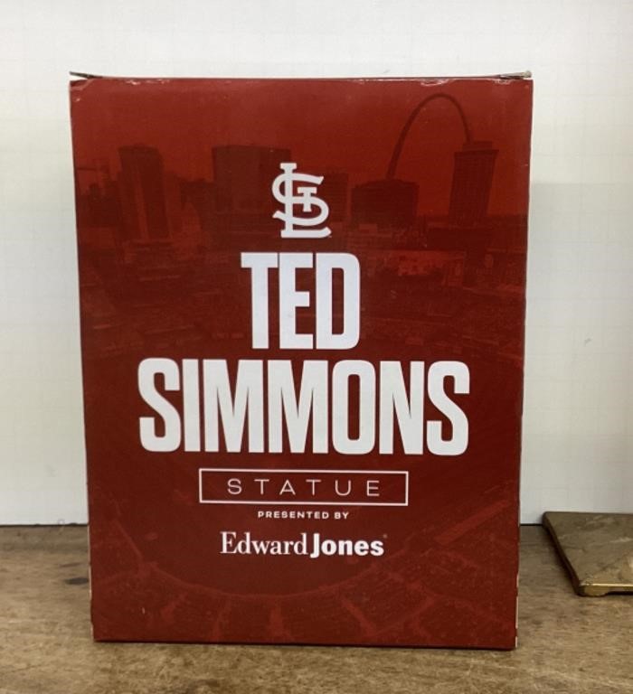 Ted Simmons statue in box